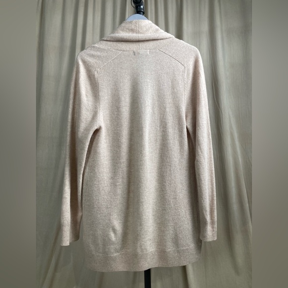 Banana Republic Cream Cardigan Sweater - Picture 4 of 4